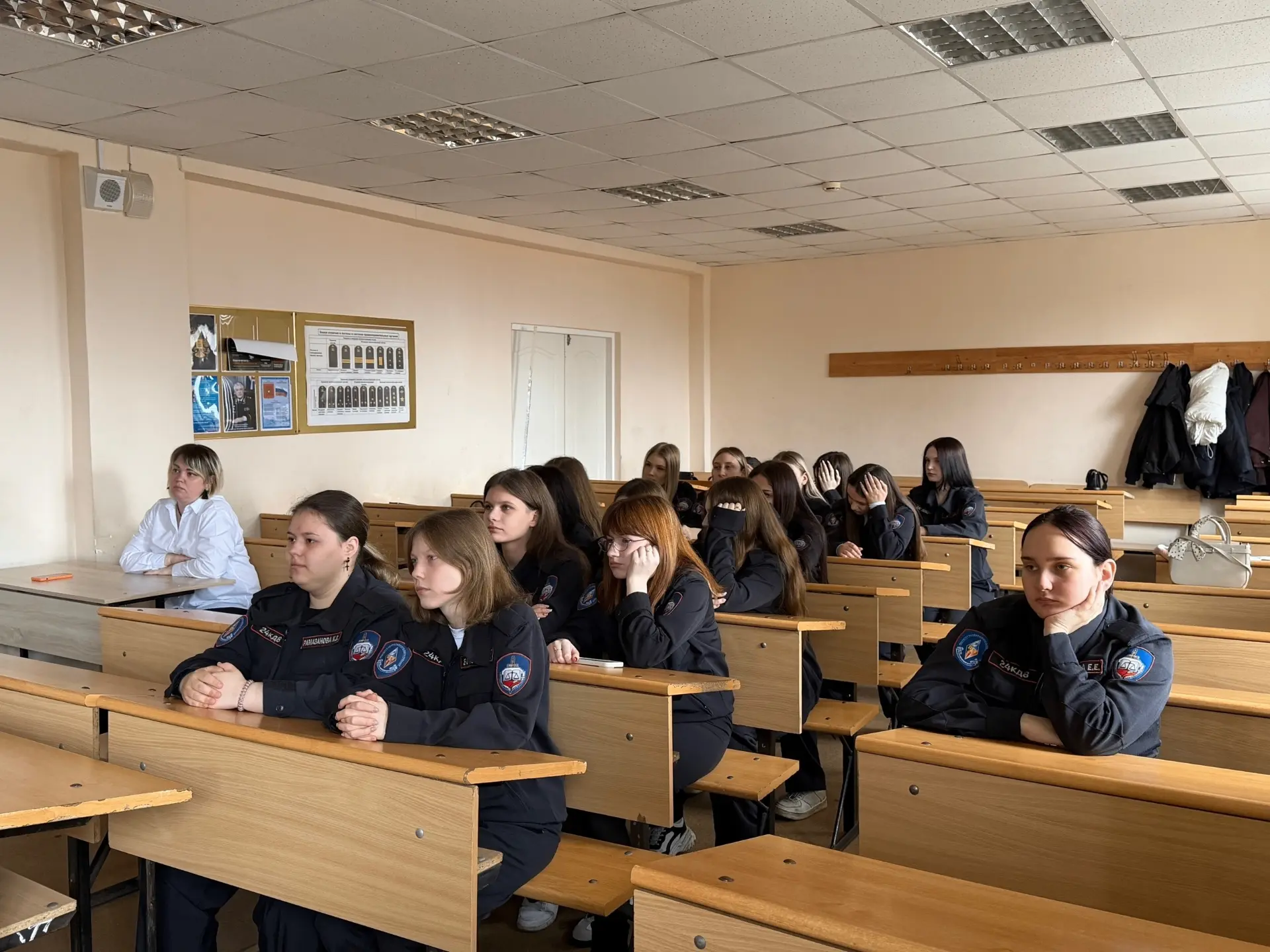 В Многопрофильном колледже ПГУ прошли кураторские часы о геноциде советского народа в годы ВОВ  В ко