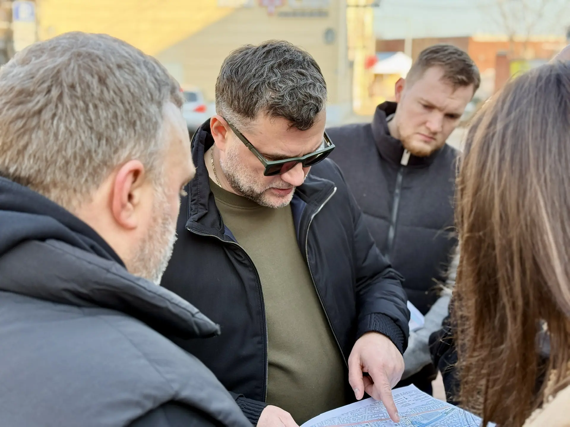 Доброго солнечного субботнего дня! ☀️  Сегодня в рабочих планах — проинспектировать два района: Цент