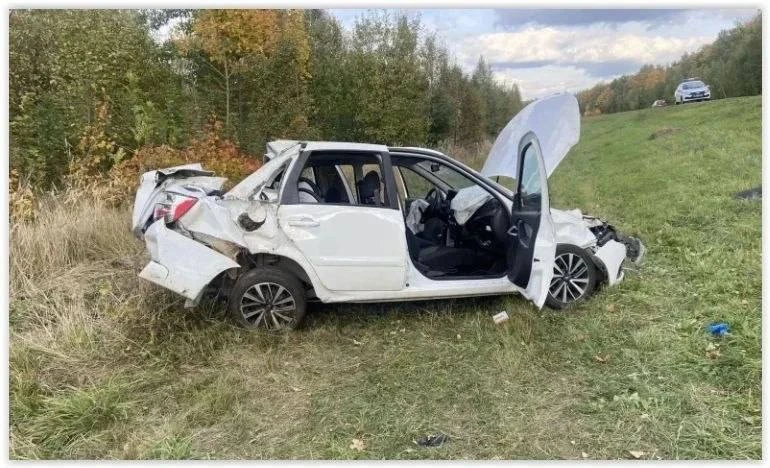🚗 На трассе «Орёл — Тамбов» LADA Granta съехала в кювет и перевернулась.