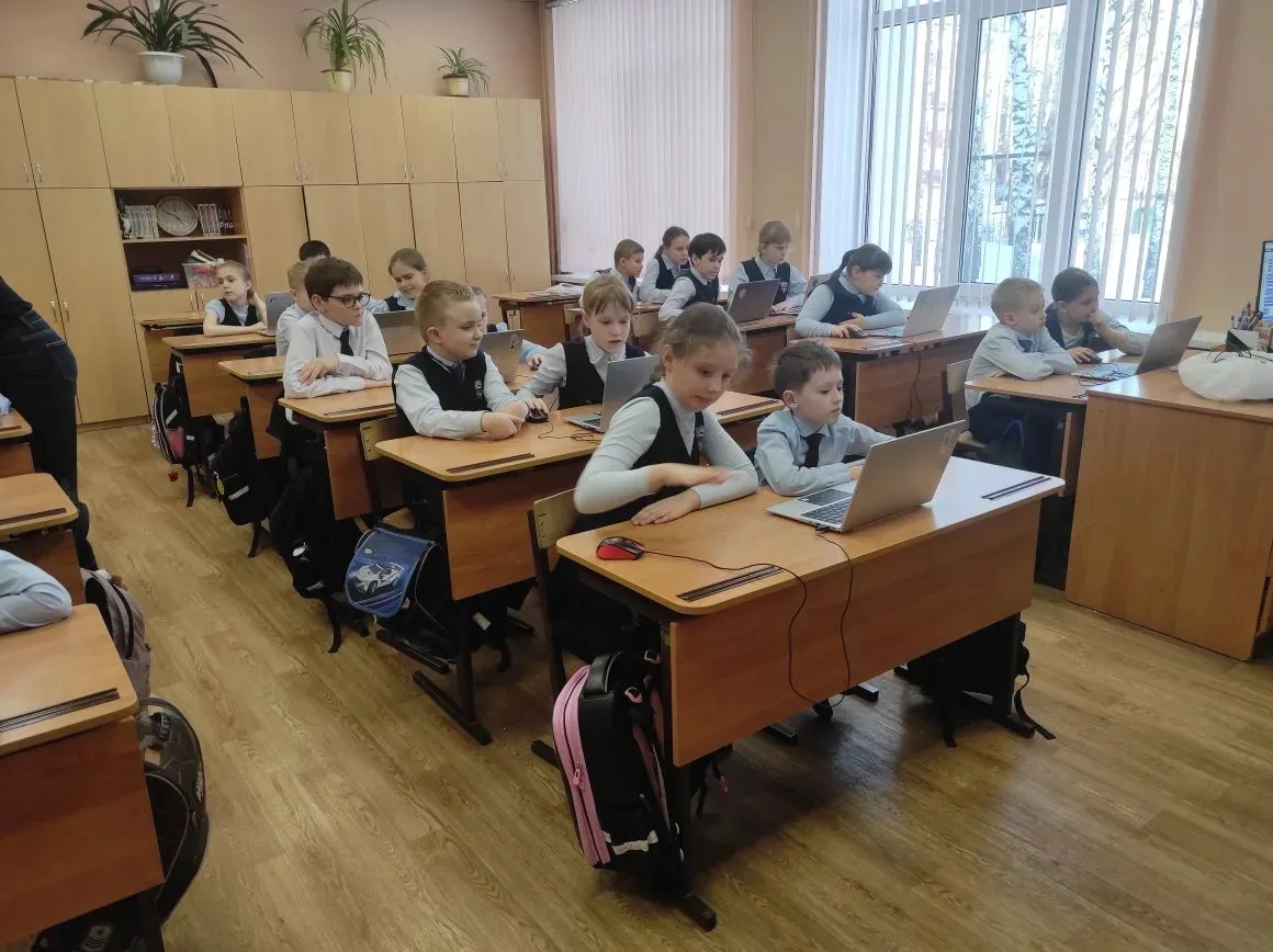 🎮 Школа программирования «Софтиум» провела для учеников 3А класса мастер-класс по созданию игры клик