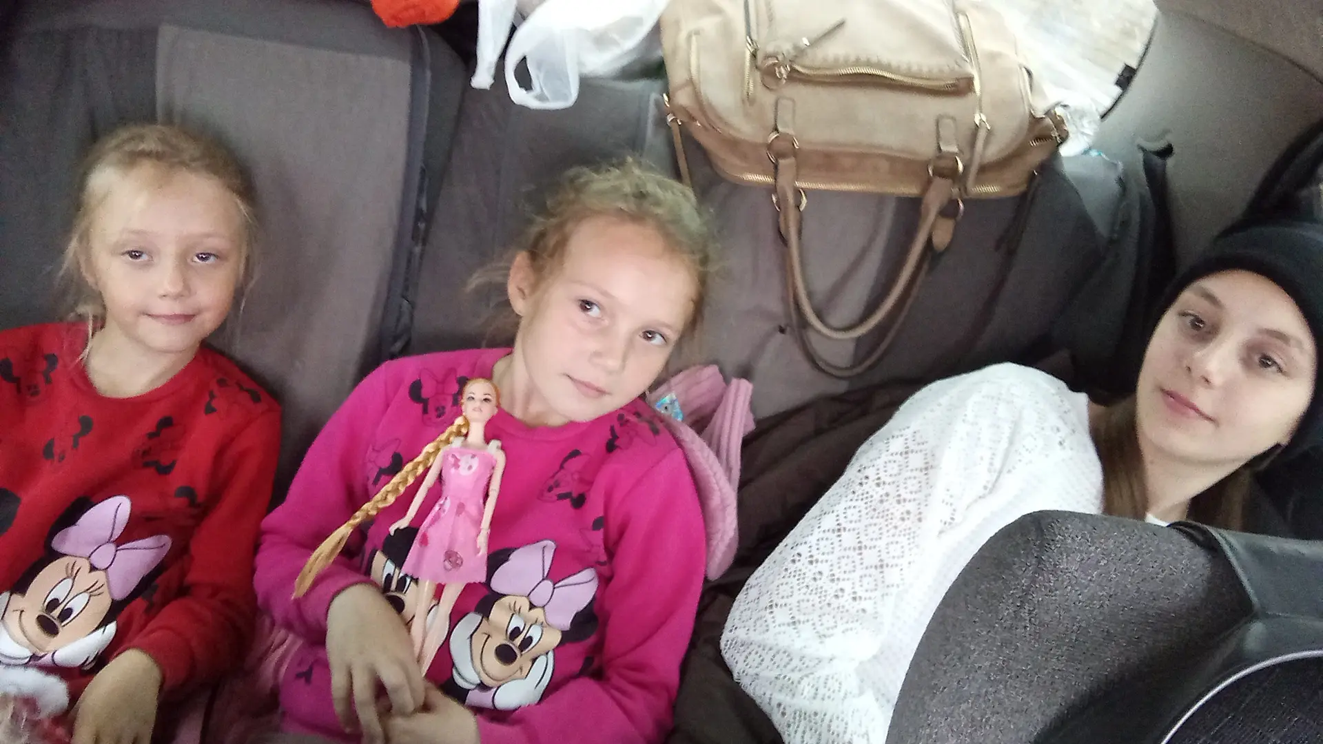 Слава Богу едем домой . суетливая поездка получилась. И еще пошёл дождь ☔