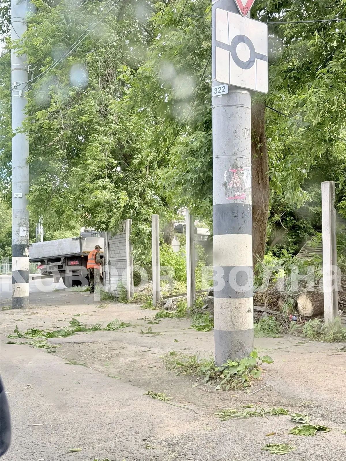 НА ОКТЯБРЬСКОЙ УЛИЦЕ НАЧАЛИСЬ РАБОЧИЕ ДВИЖЕНИЯ‼️👍🏻
Разбирают забор 🔥

Новый забор - это отлично! 