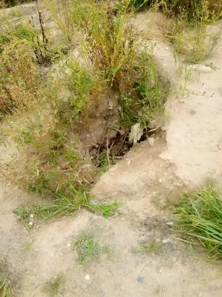 ОГРОМНАЯ ЯМА У ШКОЛЫ В КОСТРОМЕ БЕСПОКОИТ РОДИТЕЛЕЙ УЧЕНИКОВ