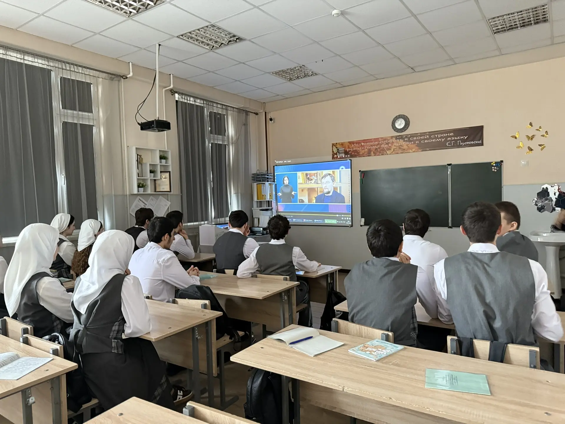 Каждый понедельник в образовательных учреждениях проводятся «Разговоры о важном», направленные на фо