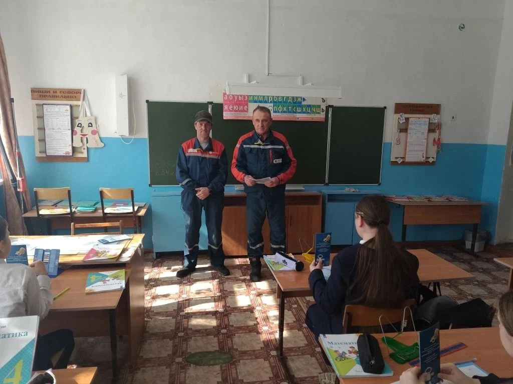 Сотрудники Елшанского отделения  филиала ПАО "Россети Волга"- "Ульяновские распределительные сети" в