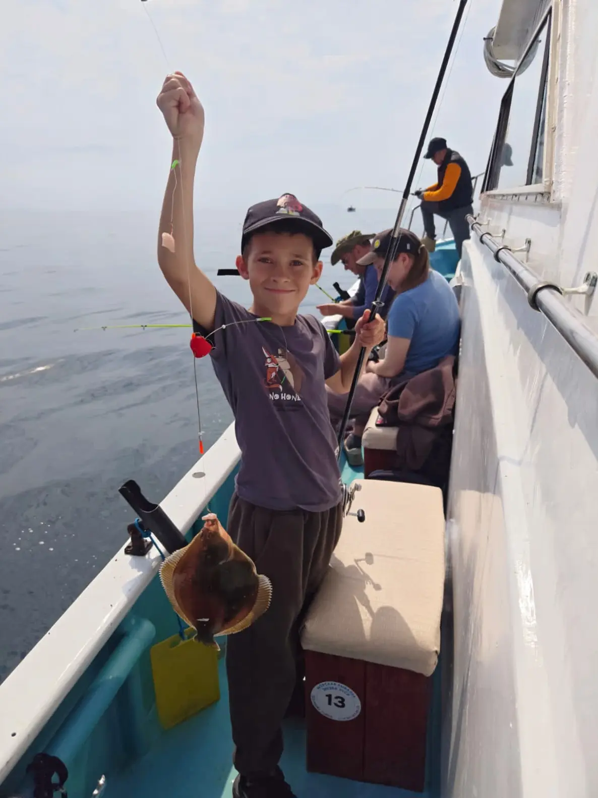 🎣 НОВАЯ СМЕНА

👦 Юный рыбак. Фото с вчерашней рыбалки на нашей шхуне.

🐟 🐟 🐟 🐟 🐟 🐟 🐟 🐟 

А