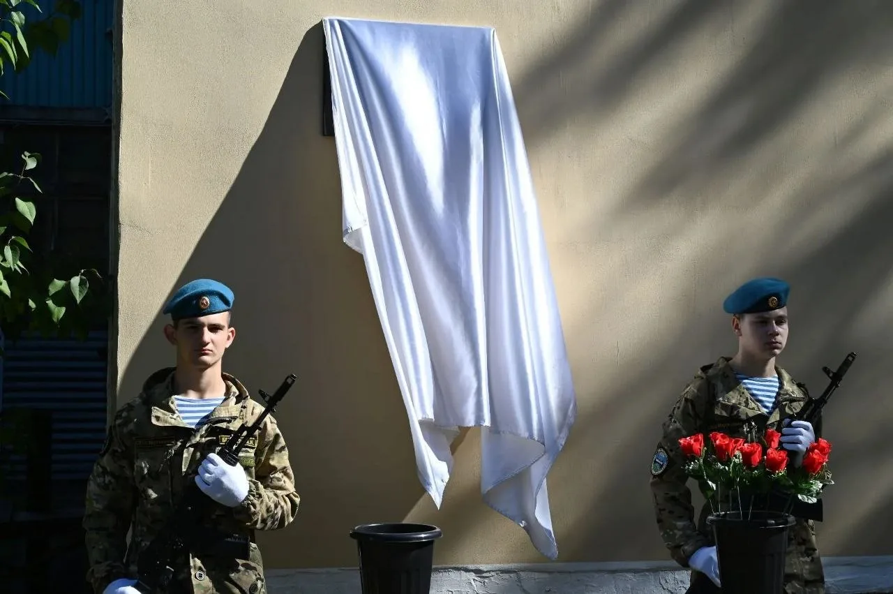 Открыли мемориальную доску в память о нашем земляке Сергее Золотухине.