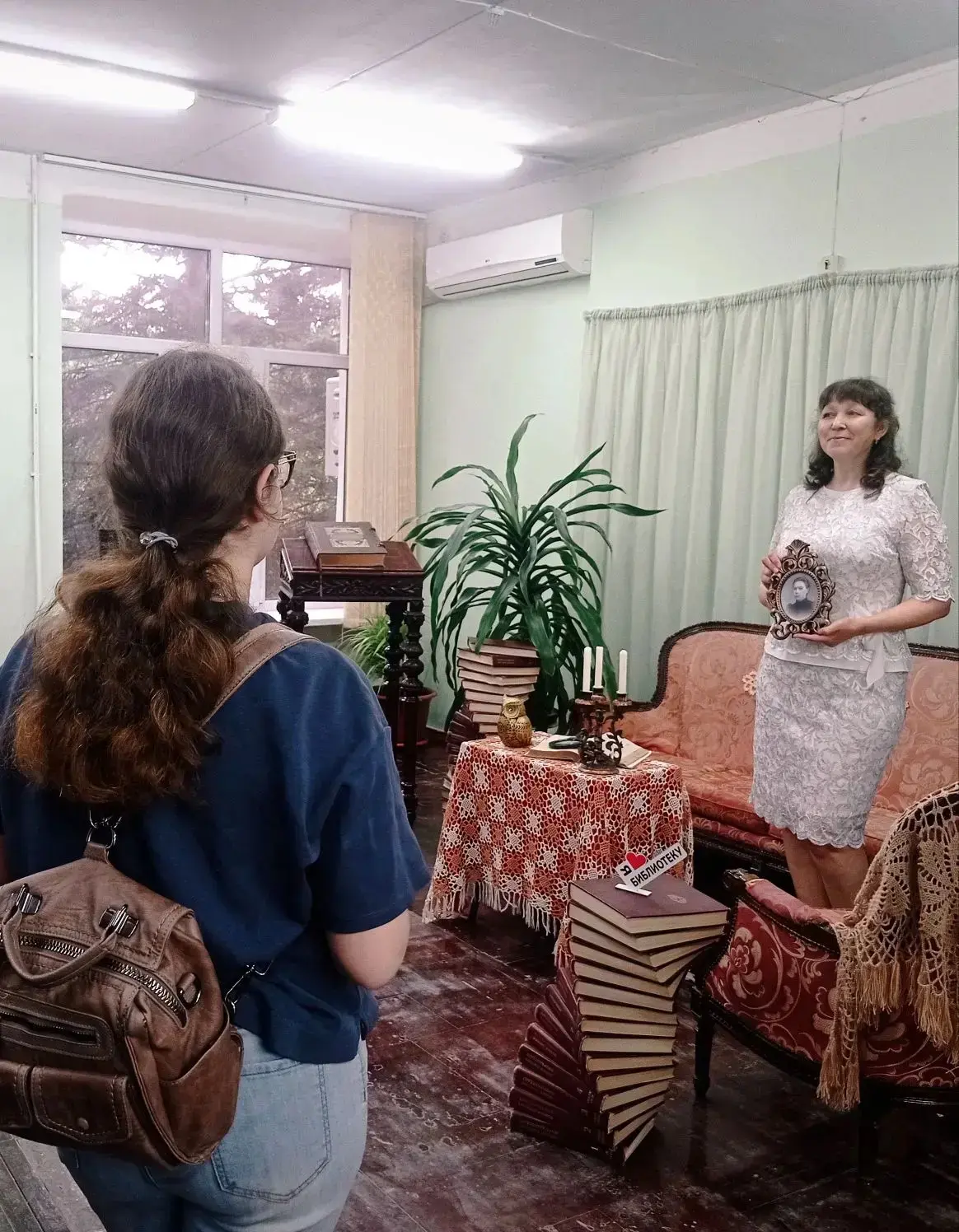 Фотозона, посвящённая Дню библиотек, завершает работу 5 июня. За время её действия студ...