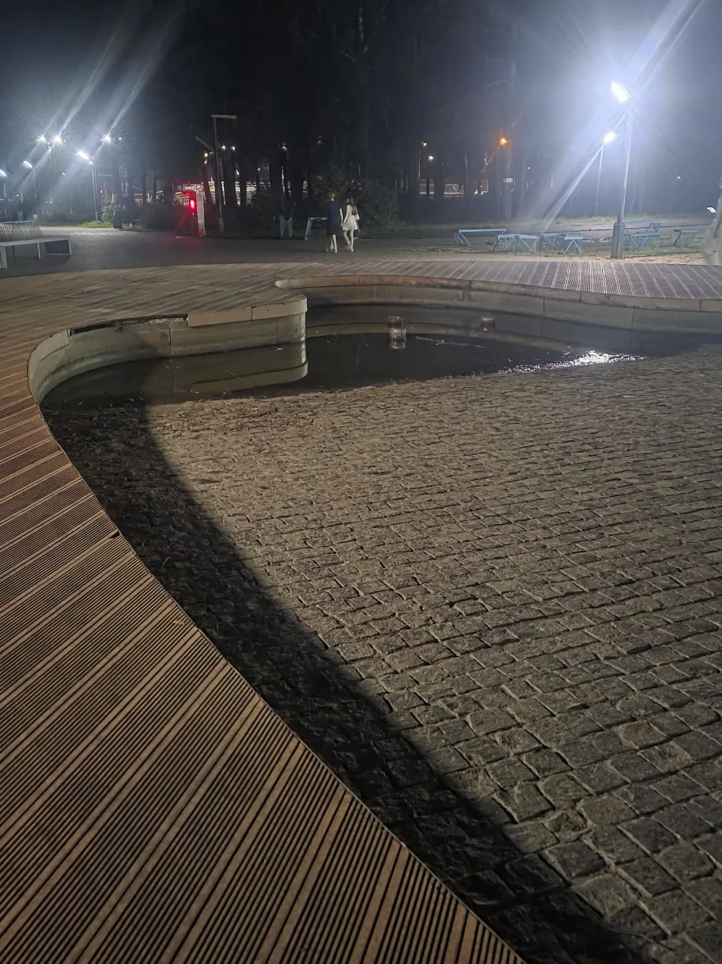 На улице днем +35°C, палящее солнце, а в нашем городе НЕТ НИ ОДНОГО рабочего фонтана!

​Последний фо