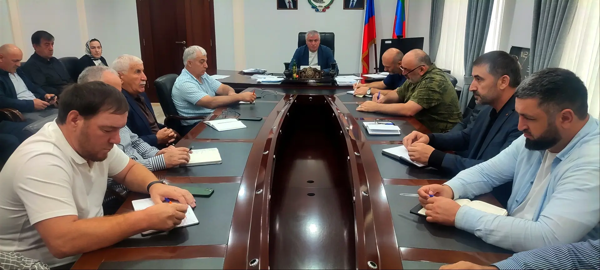 В Тляратинском районе состоялось совещание с активом администрации, которое провел глав...