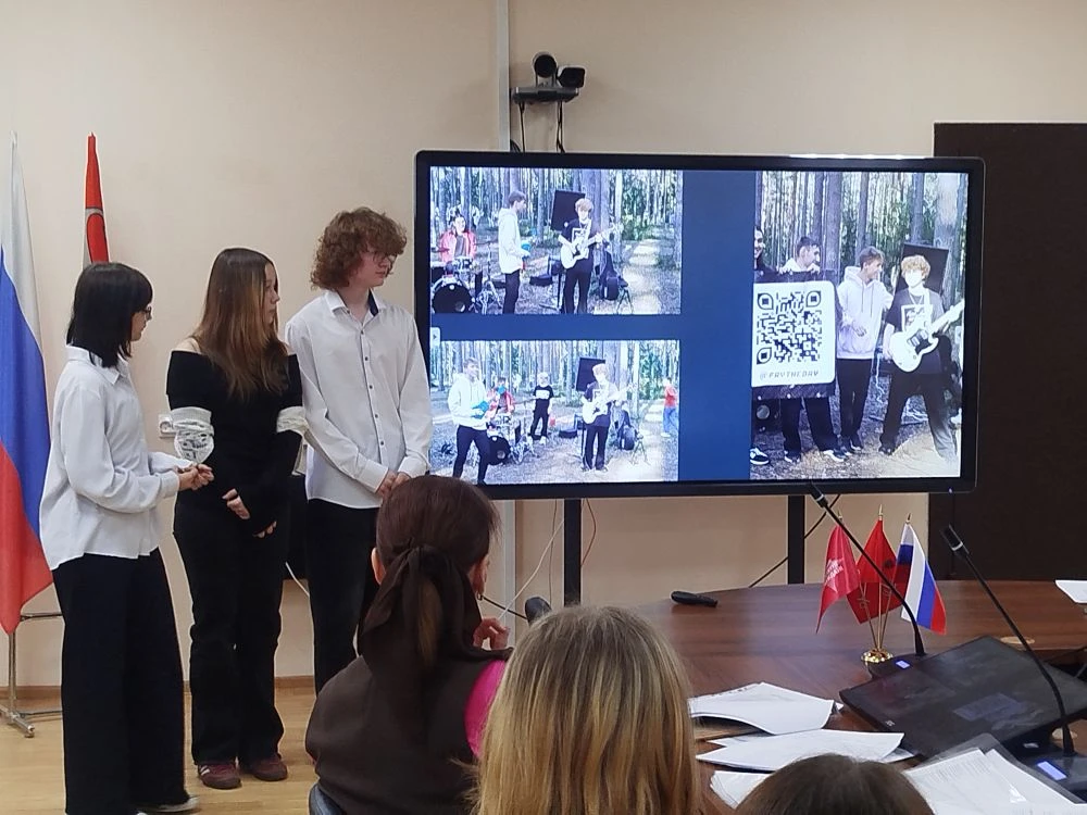 📌 Успешное выступление на «Больших Охтинских чтениях»  Ученики 8 «В» класса представили свои исследо