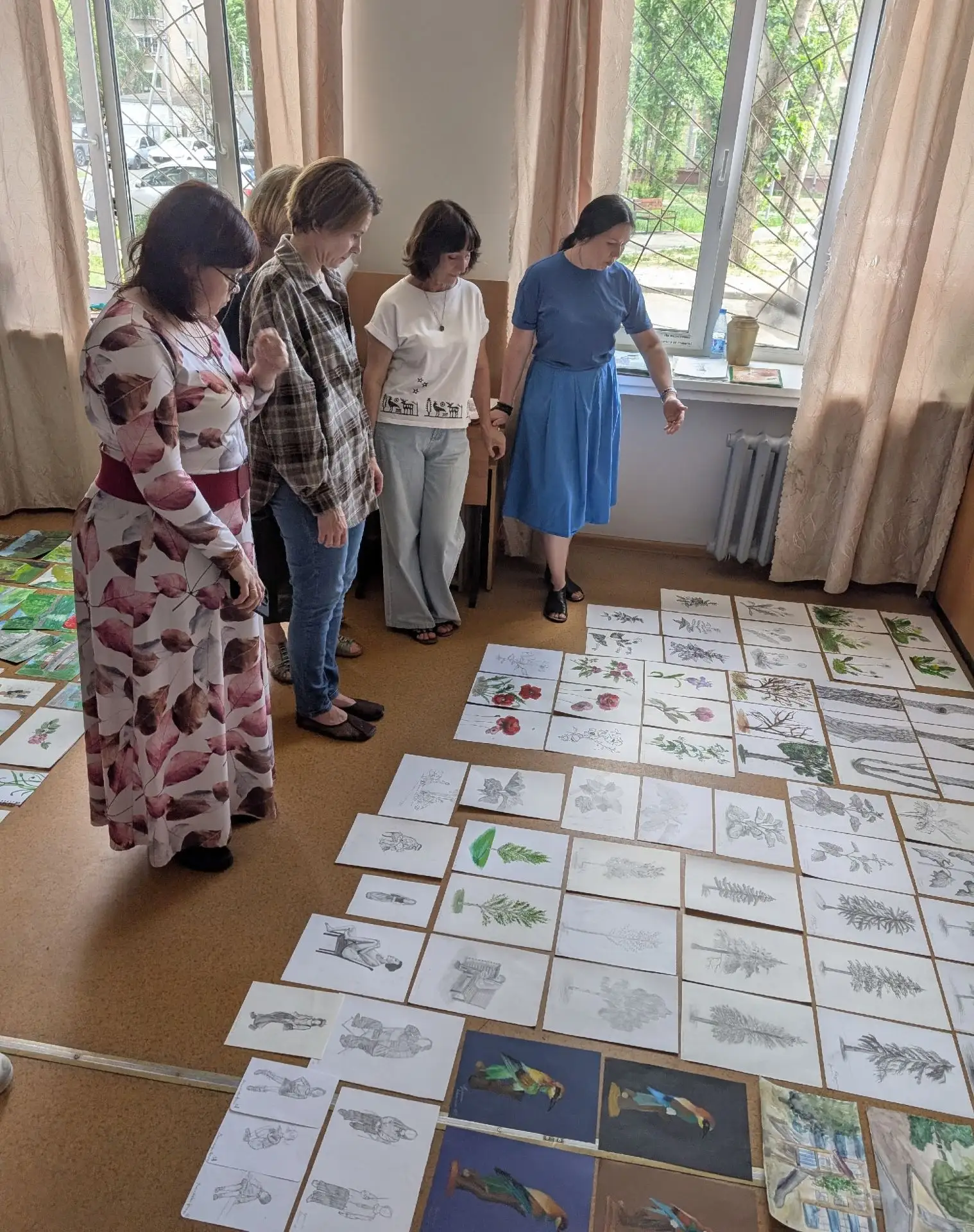 Вчера с лёгкой грустью прошёл последний просмотр в этом учебном году!🤗

Преподаватели внимательно р