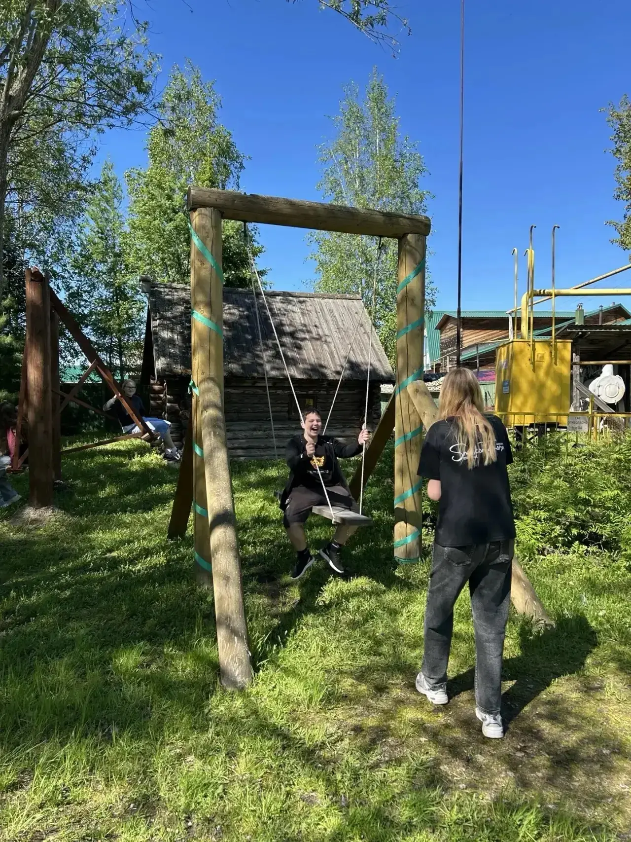 🚜 Лето с пользой: День 3 в лагере труда и отдыха