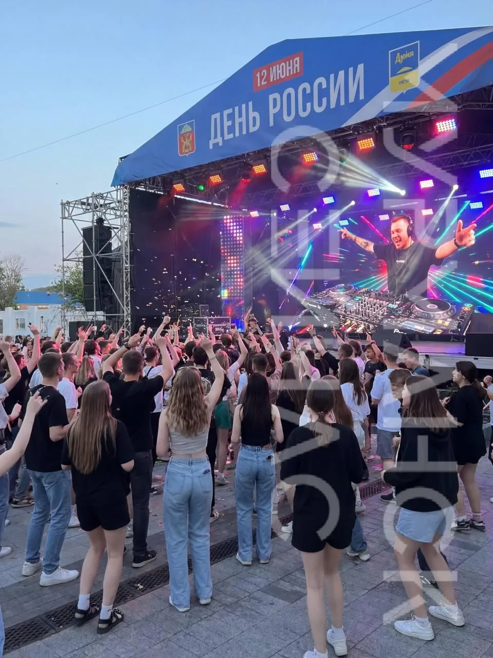 Сегодня вечером в центре Мурманска пройдет дискотека под открытым небом

В Мурманске на улице Ленинг
