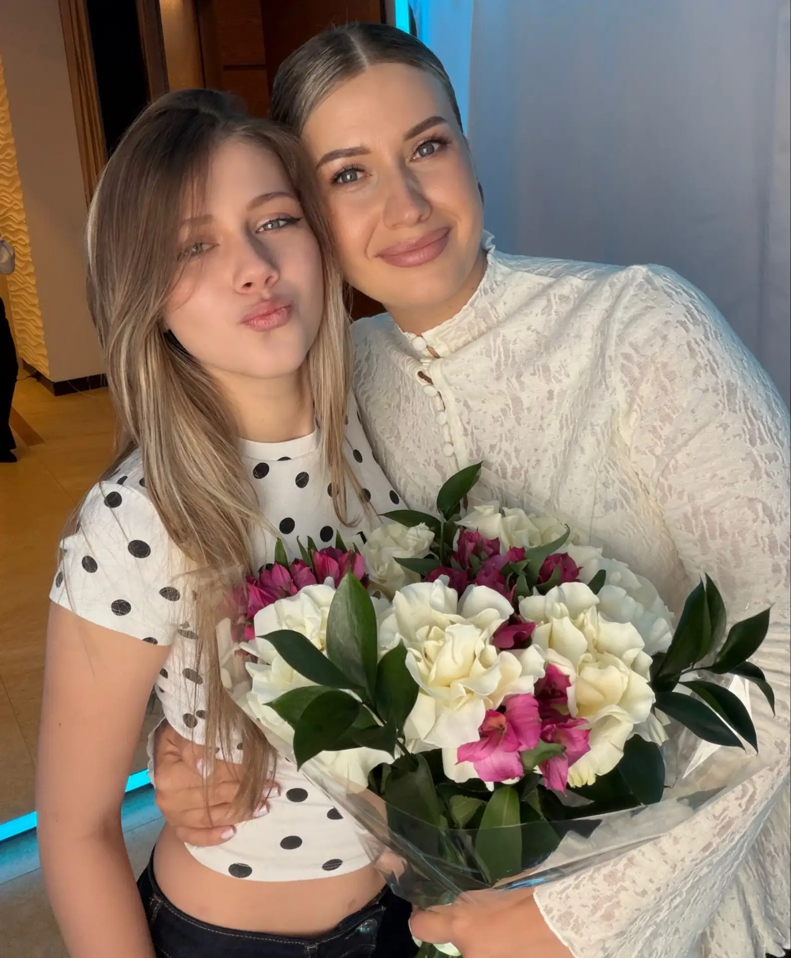 Сейчас я наконец-то вижу верхнее веко) раньше это была мечта ✨
