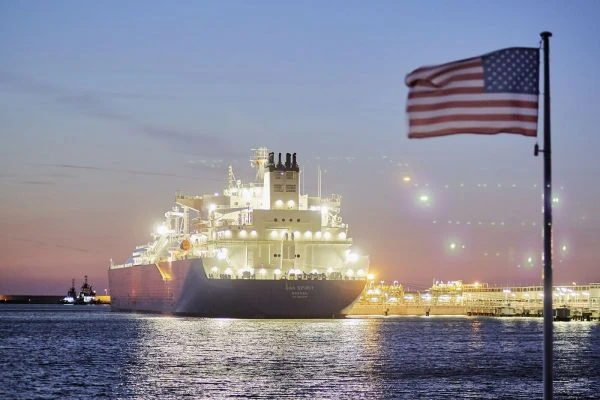 Китай не выбирает между газом из России и США: американских контрактов станет больше