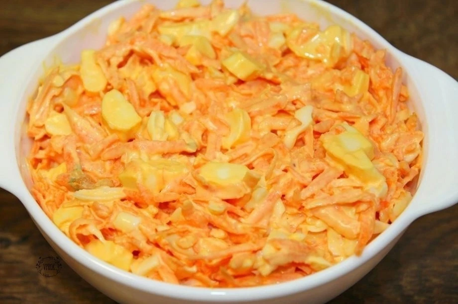 Простой салатик... сытный и очень вкусный... 🥰🤗