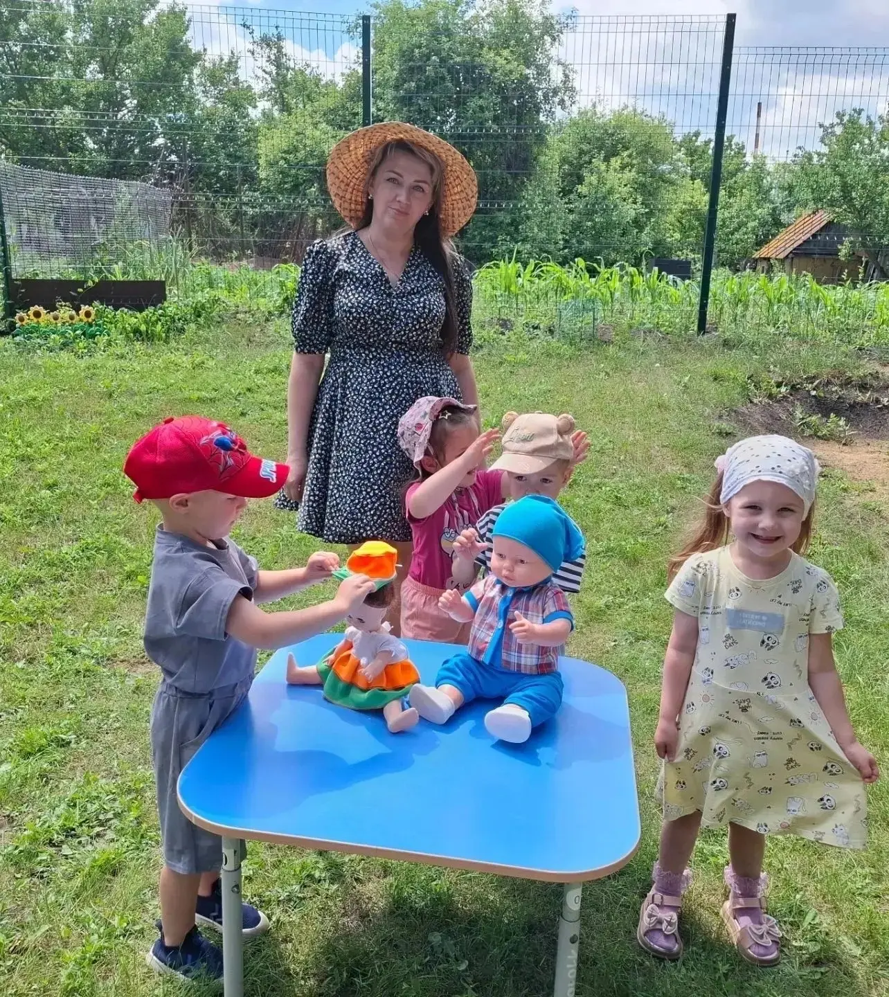 В гостях у Солнышка 
Лето дарит нам много тепла, улыбок и, конечно, яркого солнечного света. Сегодня
