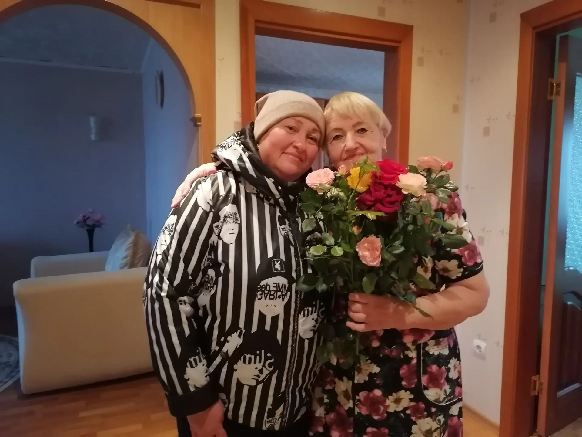 Ребята 4 б класса в День Учителя поздравили Калякину Наталью Николаевну с профессиональ...
