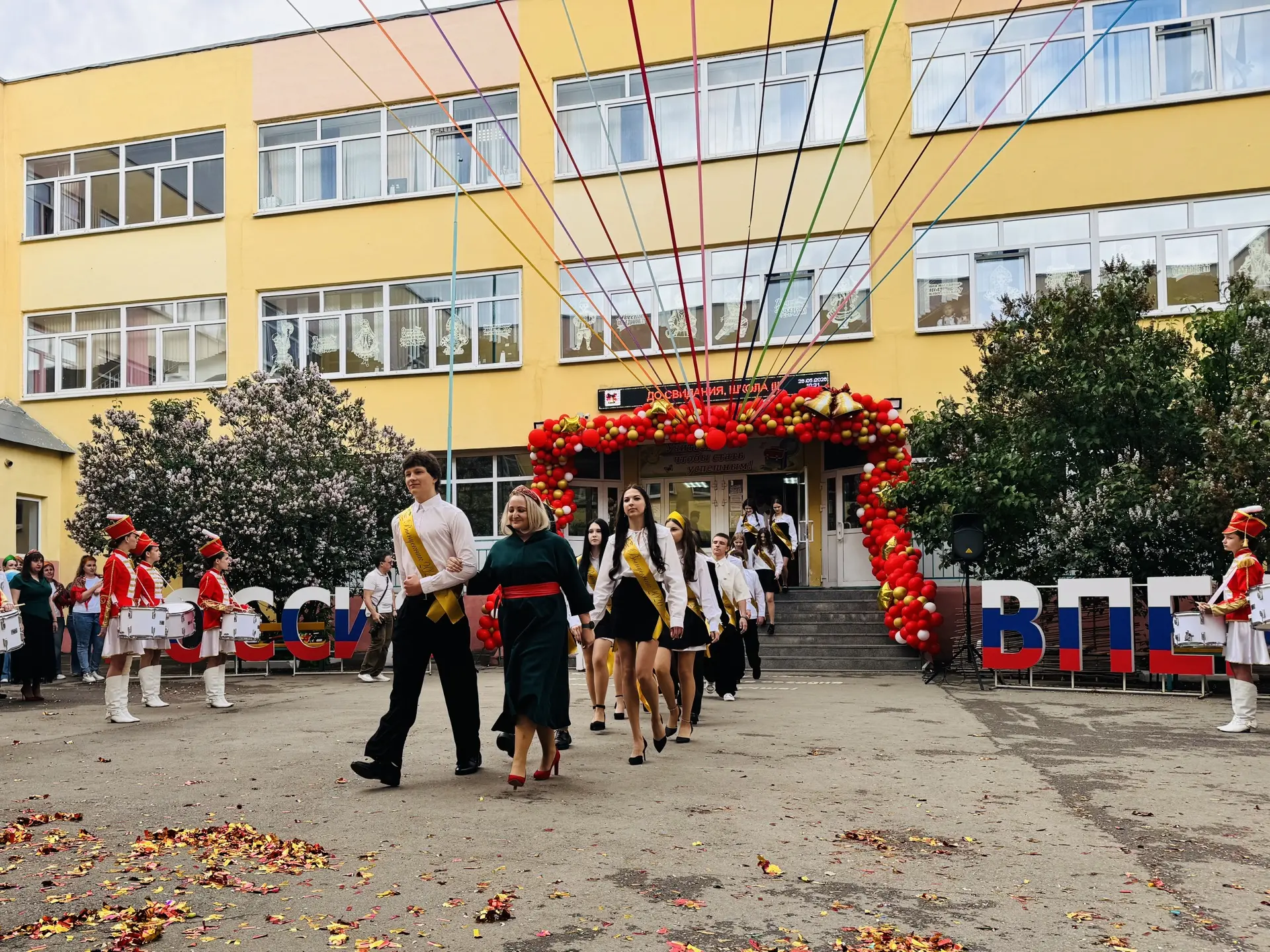 🔔💫Сегодня для наших девятиклассников прозвенел последний звонок – особенный, волнующий, запоминающий