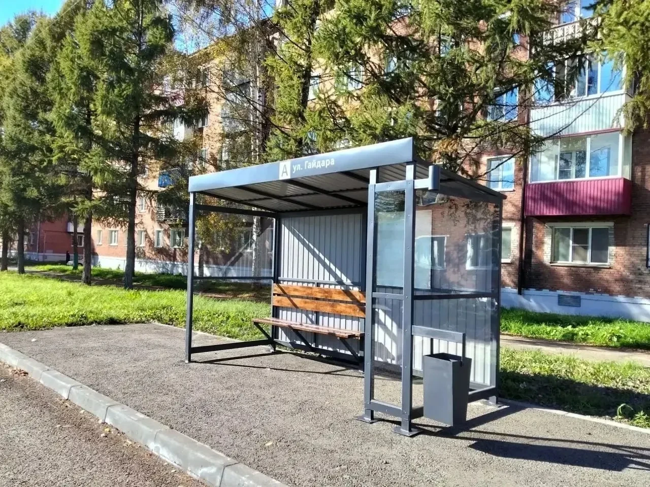В Прокопьевске появились 10 новых остановочных павильонов — они призваны сделать ожидан...