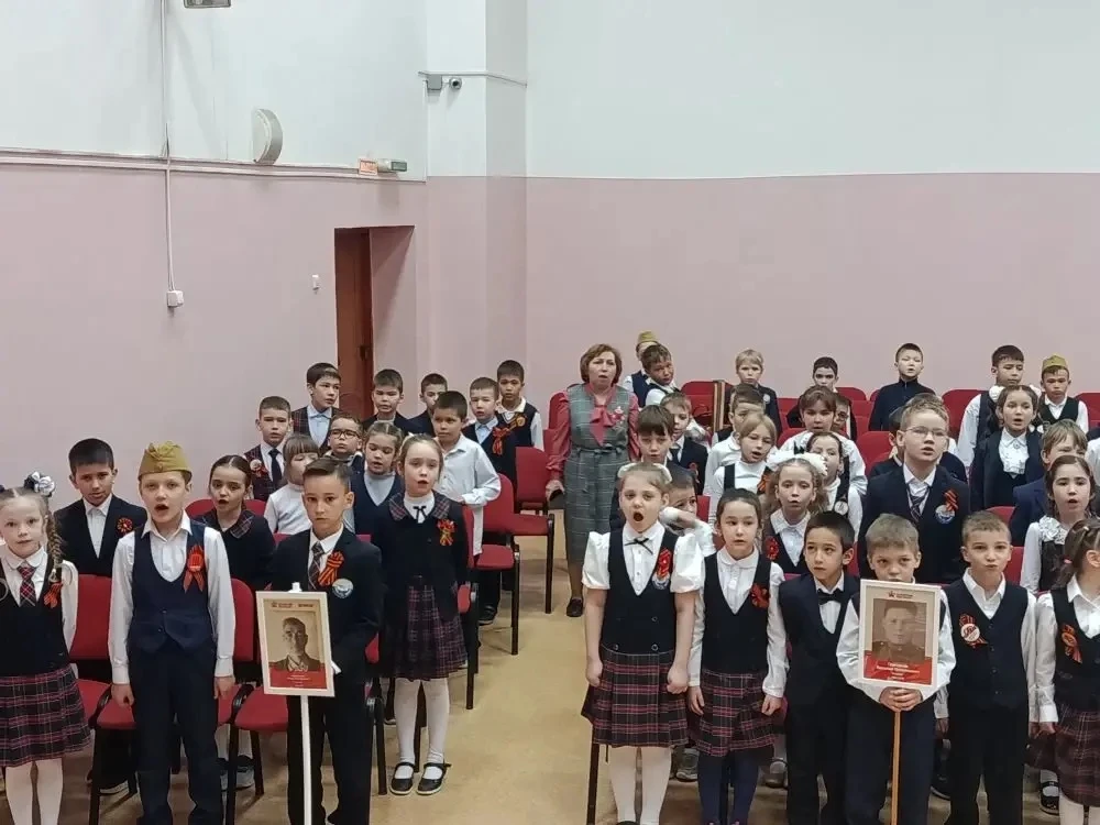 5 мая в школе №27 прошёл трогательный праздник, посвящённый Дню Победы, для самых маленьких учеников