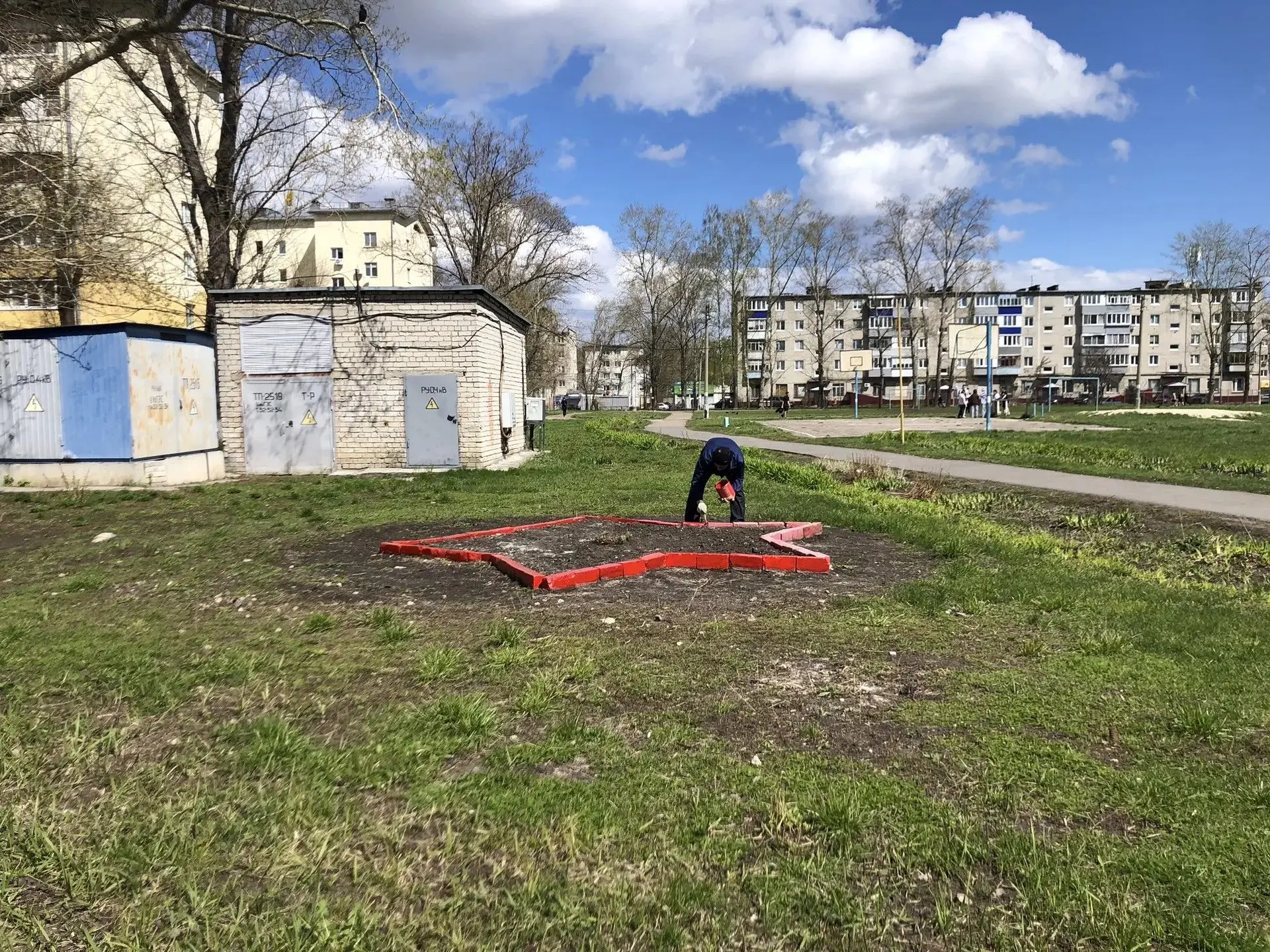 🧹Накануне праздника 1 Мая в нашей школе в обоих корпусах прошли субботники.  💪 Ученики, педагоги и с