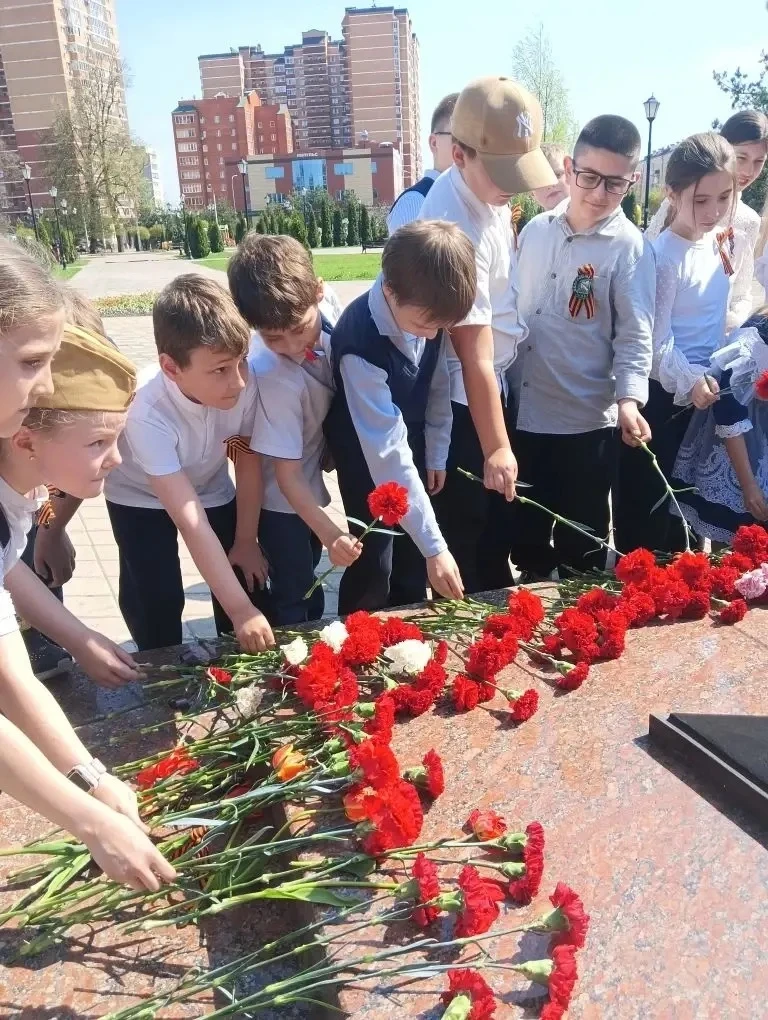 В рамках «Марафона Победы» патриотическая акция «Я помню!» Корпус 1, на улице Чехова д. 8