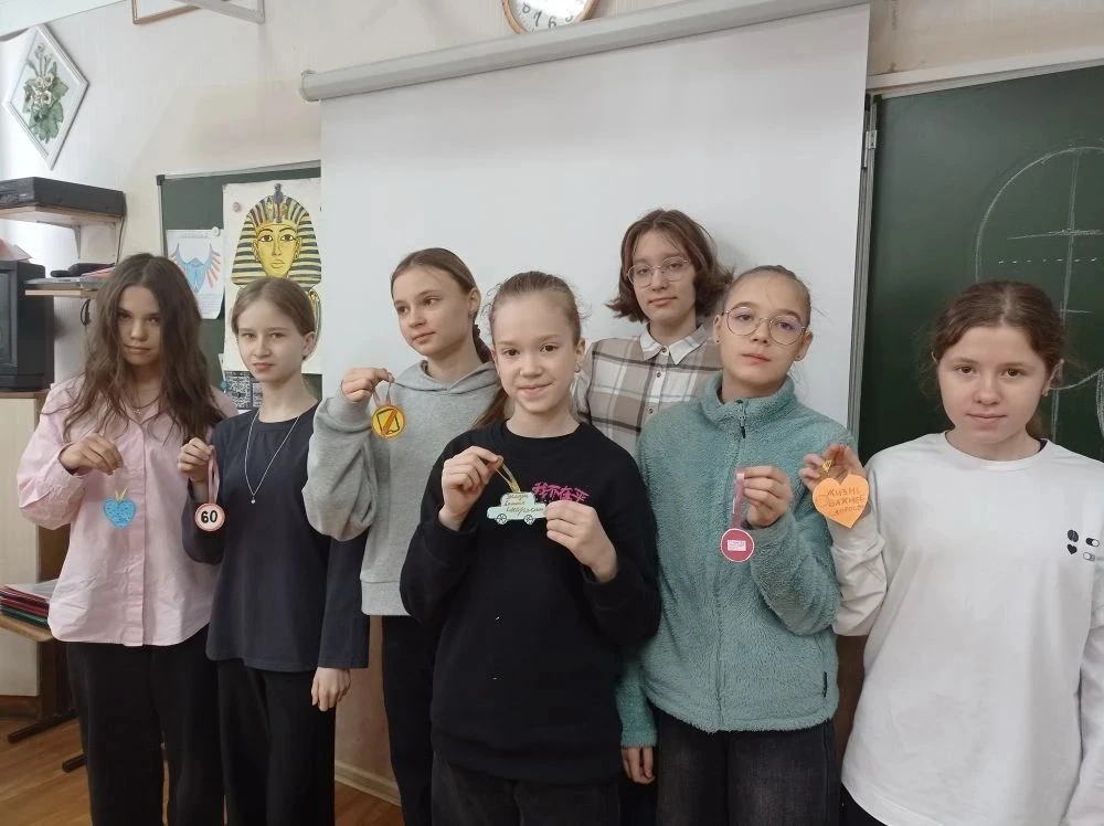 🚦 ЖИЗНЬ - важнее скорости!! Брелоки , призывающие водителей быть внимательными на дороге изготовили 