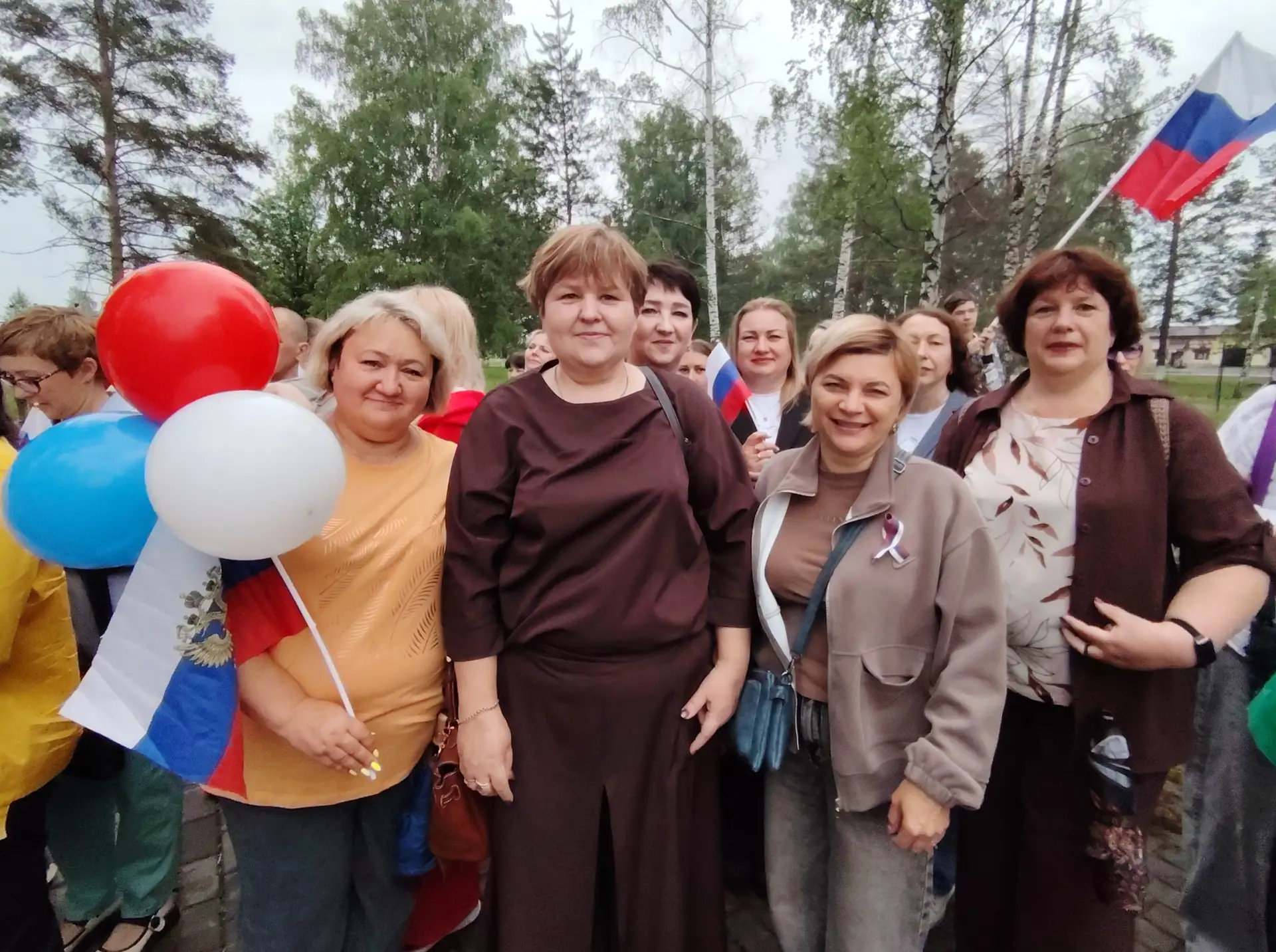 С Днём России! 🇷🇺

Сегодня педагоги и учащиеся нашей школы приняли участие в главном государственн
