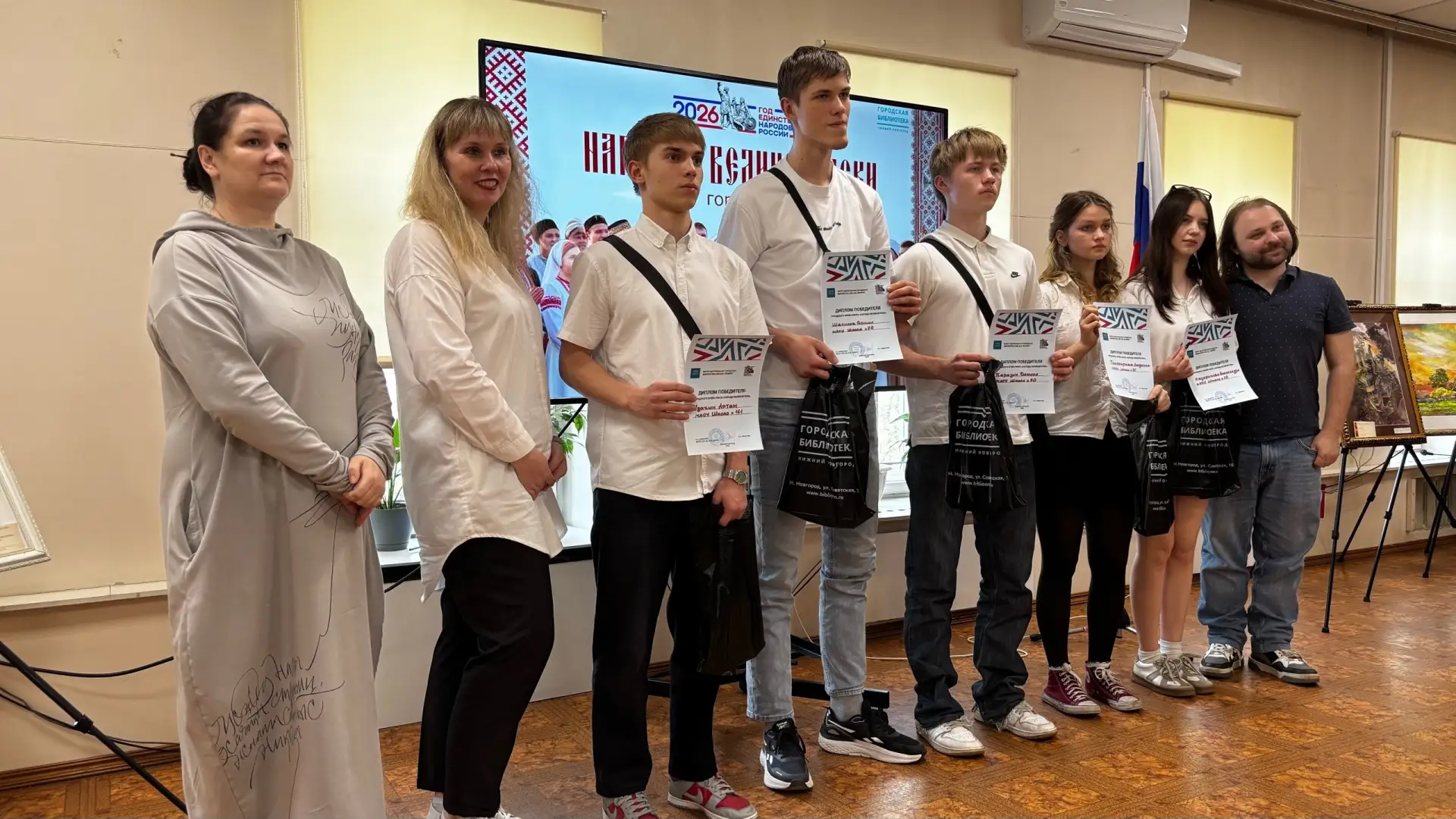 В мае ученики 10 классов школы посетили Центральную городскую библиотеку имени В. И. Ленина, где при