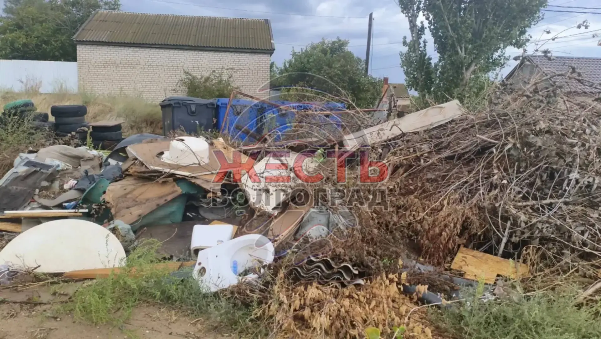 🔊Читатель пожаловался на мусор на улице Купавинской в Волгограде