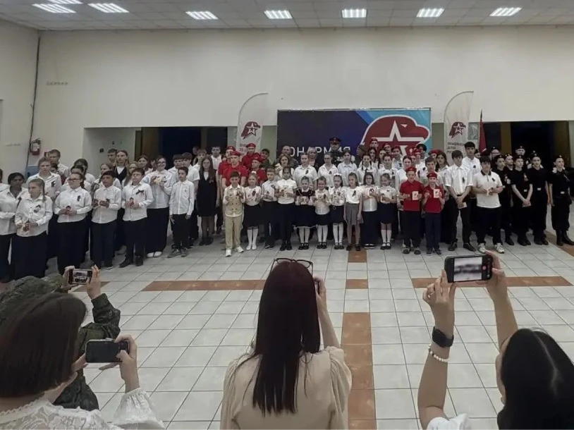 🎖 Торжественное событие в нашей школе!  Ребята МОУ-СОШ №3 г.Можайска официально стали юнармейцами - 