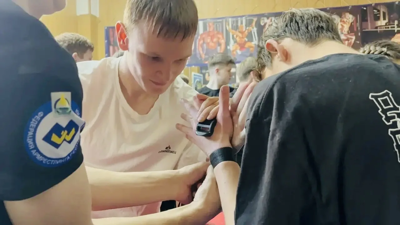 🔥💪 Турнир по армрестлингу в УУКЖТ — сила, воля и медали! 🏆🤜🤛  23 апреля состоялся турнир по армрестл