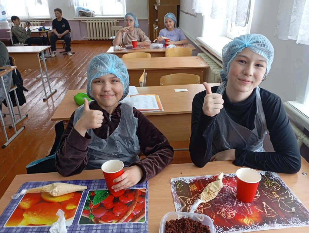 С особым старанием и любовью, в преддверии 8 Марта , орлята 4 "Б" класса создали для мамочек настоящ