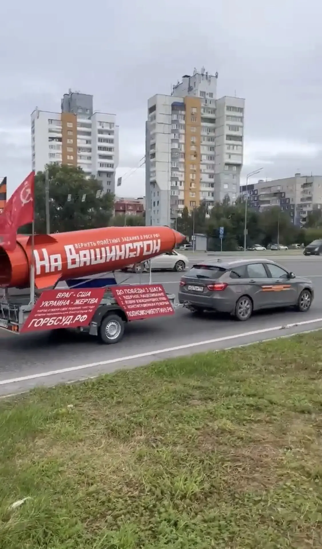 Здравствуйте, а это что за агитация катается по восточному округу? Анонимно.