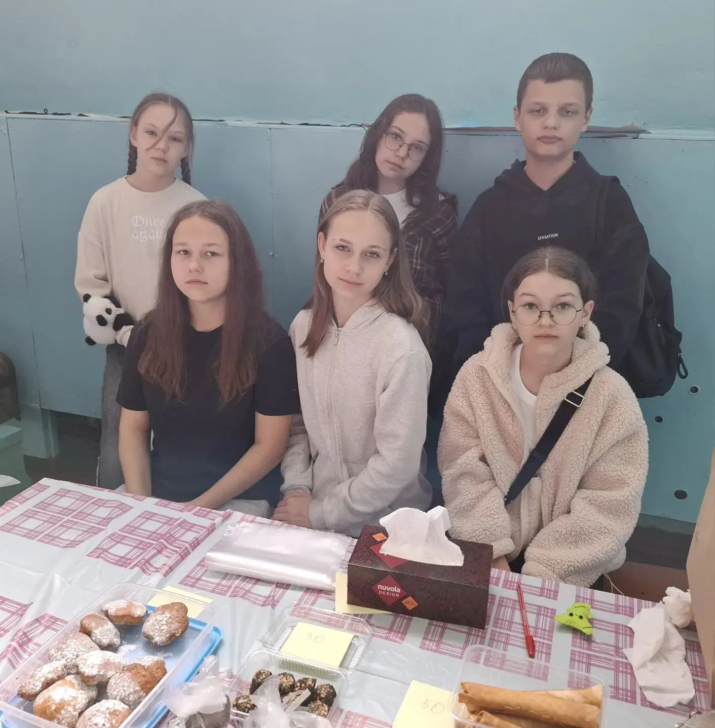 13 мая 5 "И" класс принял участие в благотворительной ярмарке, посвящённой Дню Победы! Ребята вместе