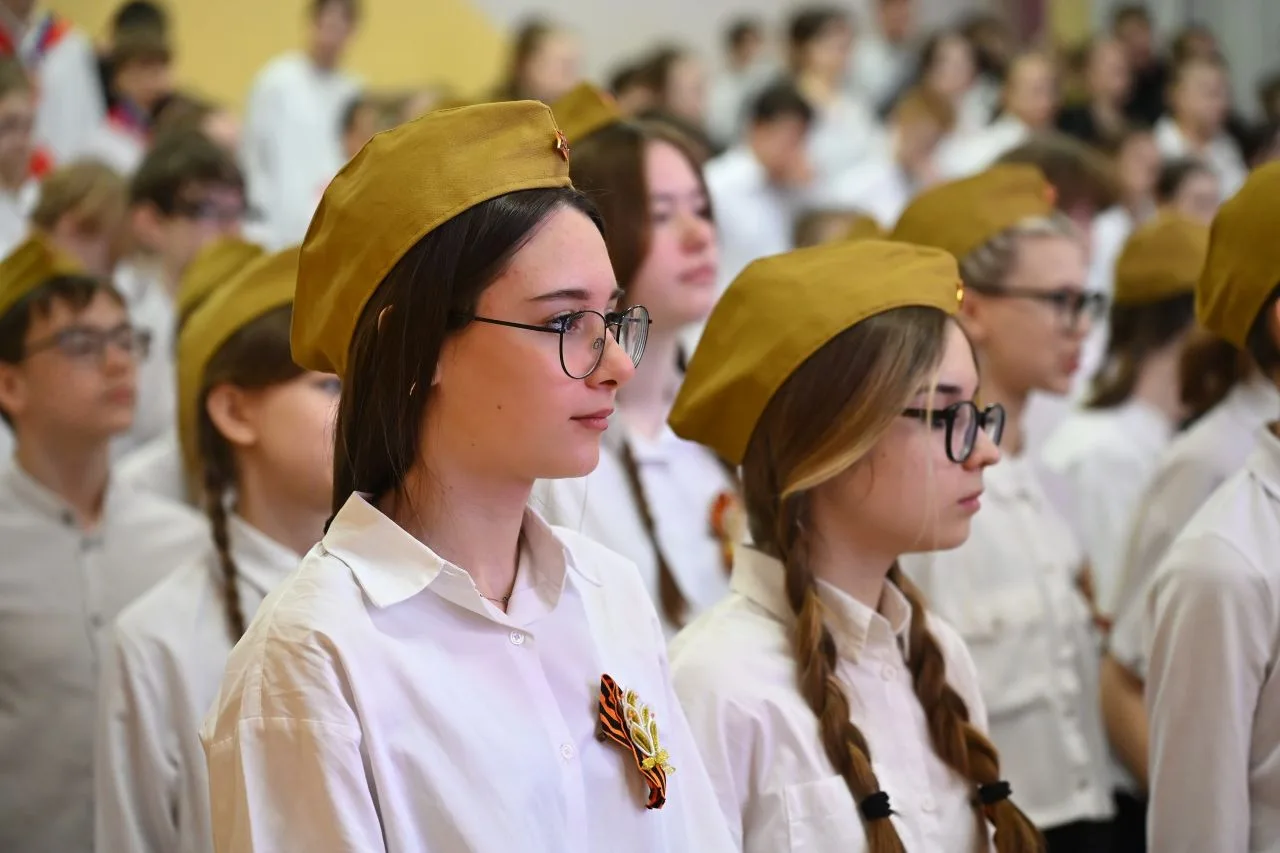 ✨Конкурс «Ветер Победы» продолжается! 27 февраля сцена нашей школы стала местом настоящего единения 