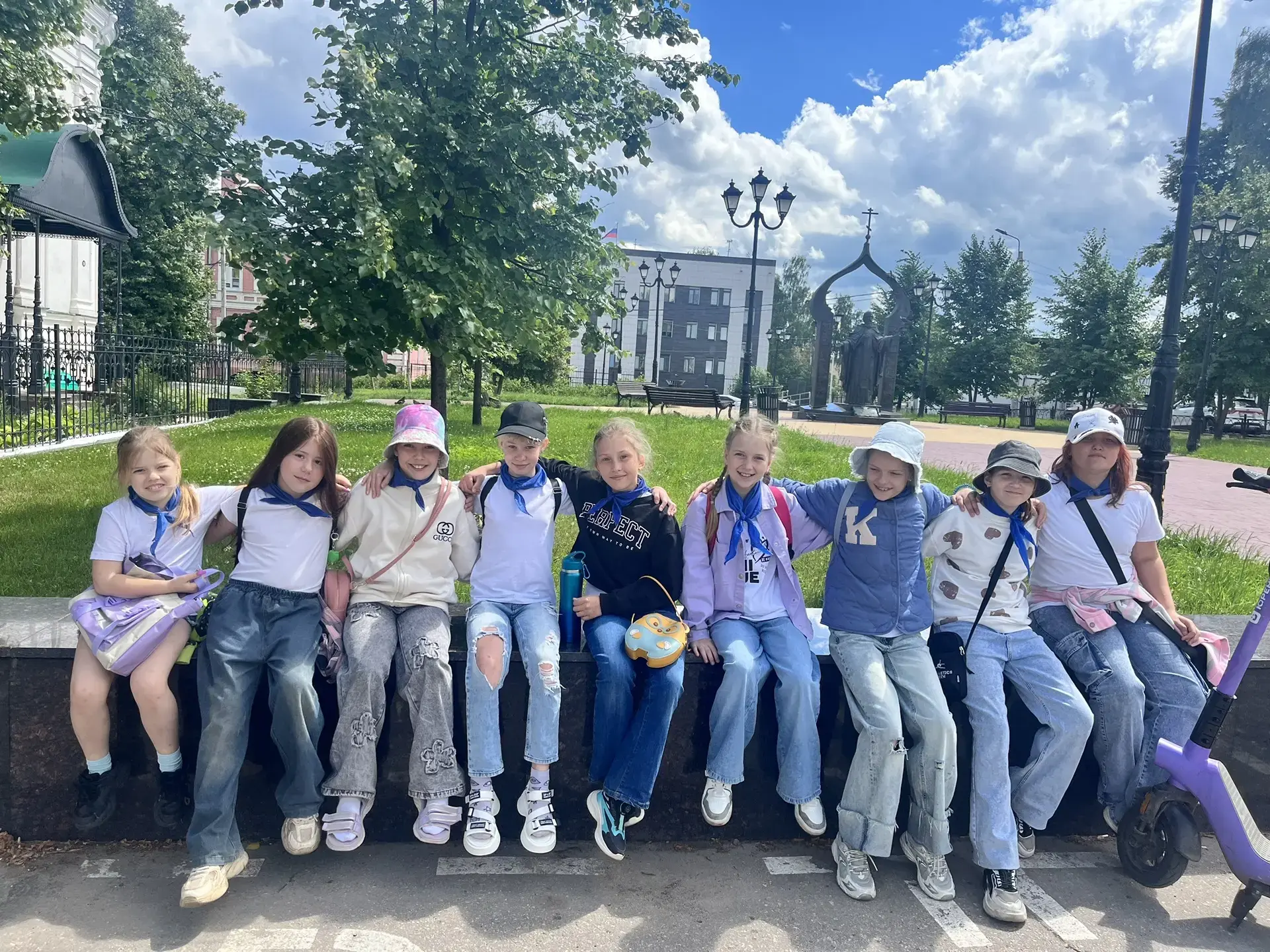 🏆 Звёзды нашего лагеря: девчонки из 5 отряда покорили районный фестиваль «Таланты и поклонники»!
По
