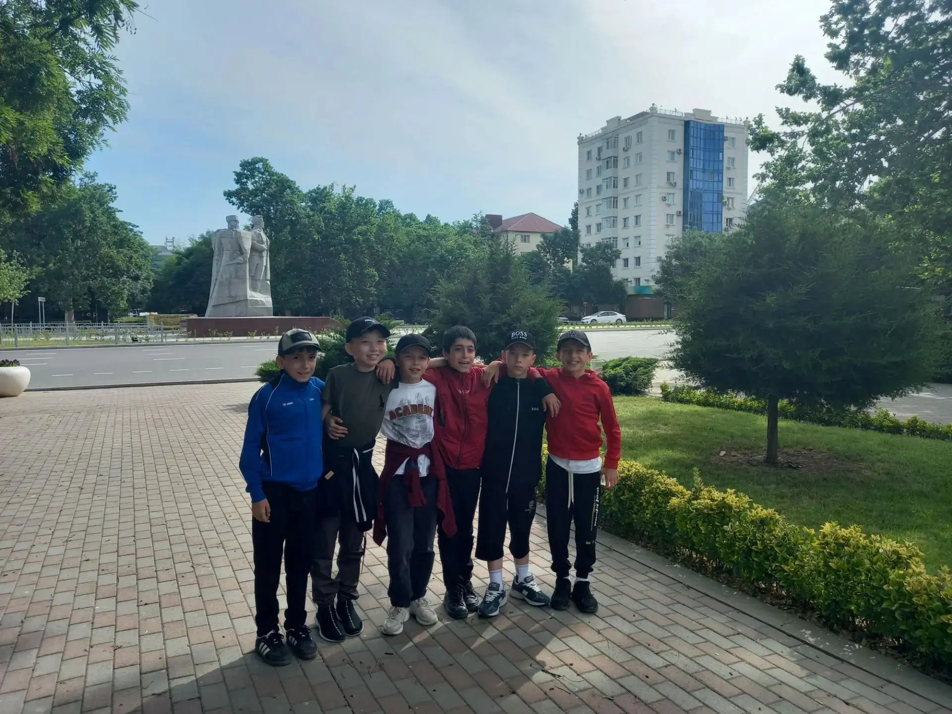 Школьные каникулы — это время не только для отдыха, но и для потрясающих открытий! 

Учащиеся 5 клас