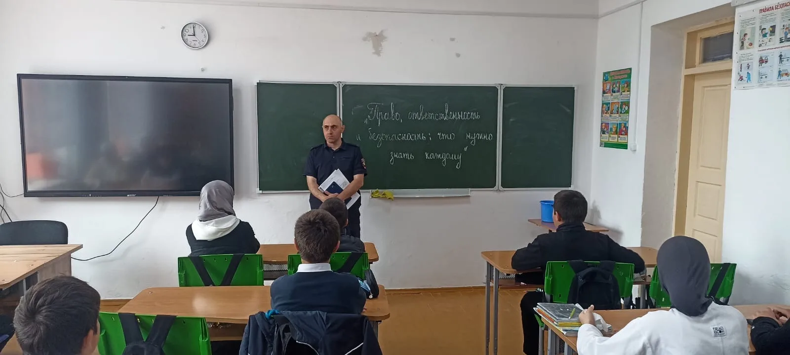 В целях выполнения комплекса профилактических мер, направленных на недопущение распространения в обр