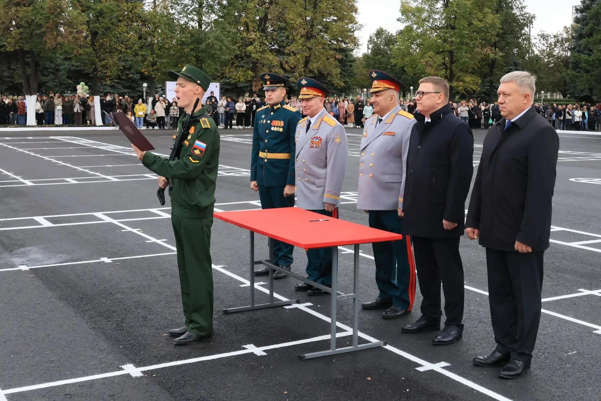 В возрожденном Челябинском высшем танковом командном училище (ЧВКТУ) приняли присягу пе...