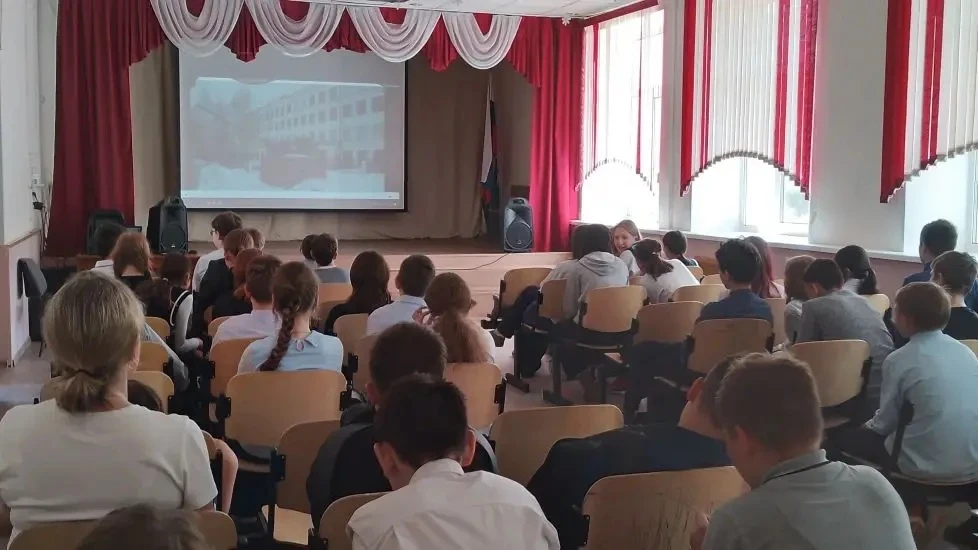 📅 14 мая в 5-Б и 6-Б классах прошел увлекательный урок краеведения на тему «Московский район – из п