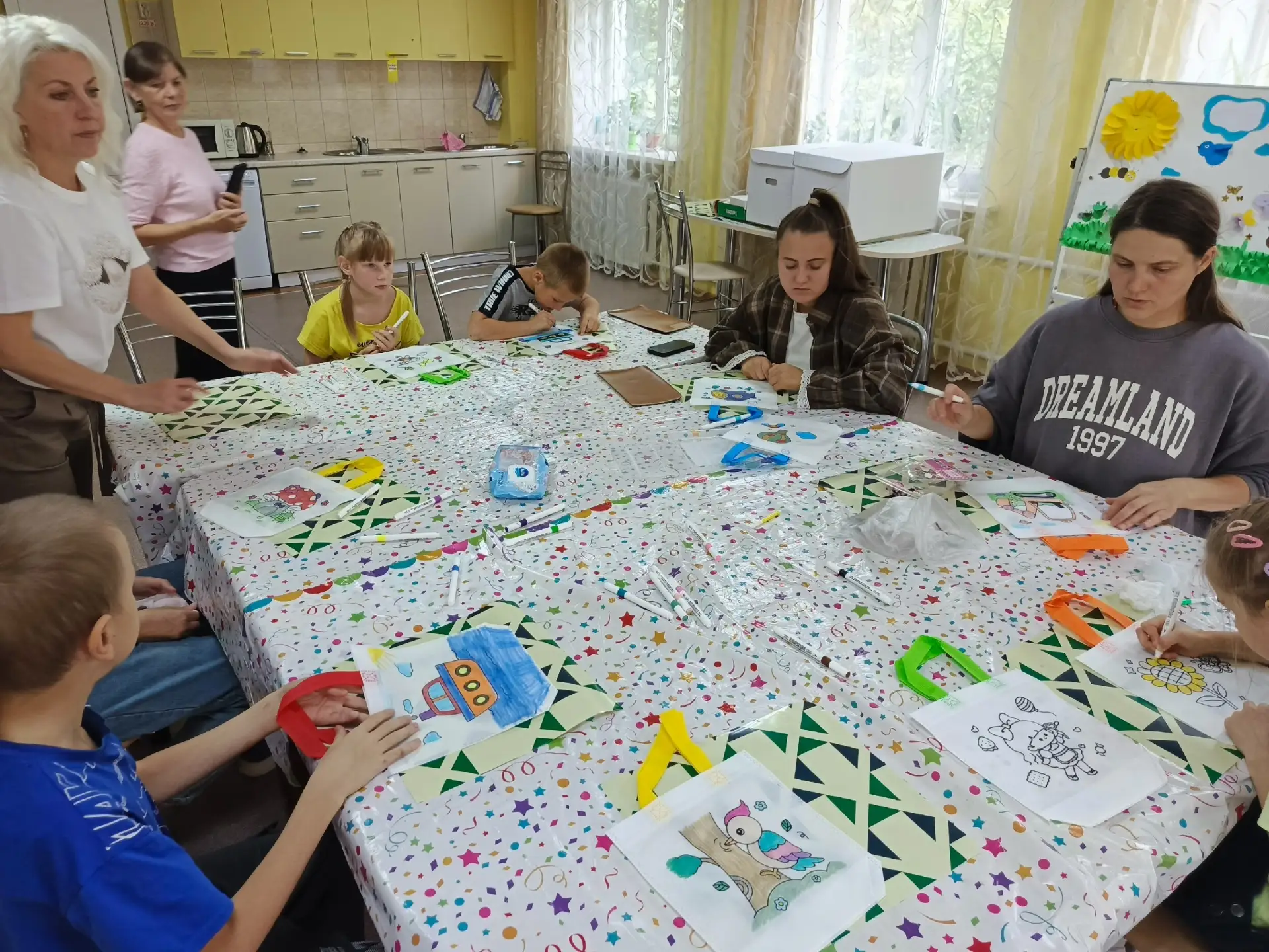 🎨 В нашем центре снова прошёл творческий мастер-класс!