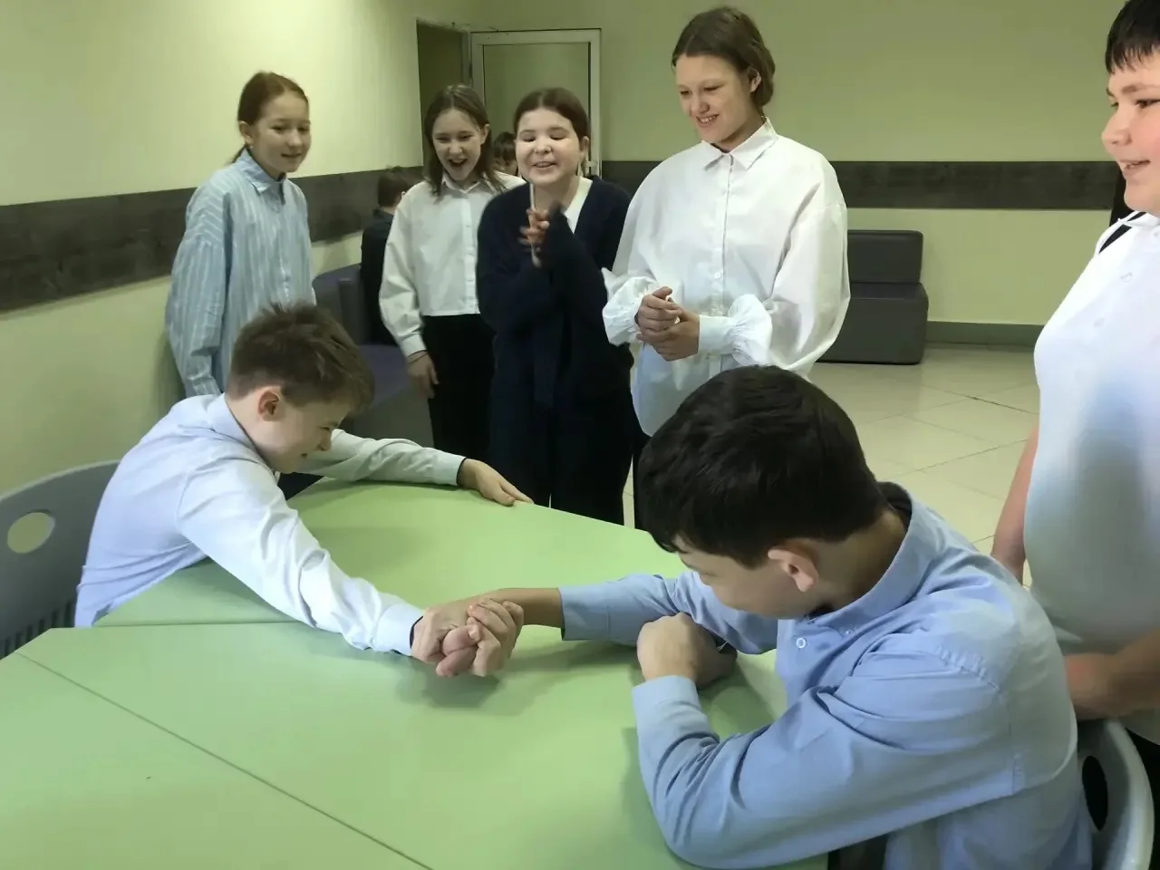 💪 СИЛЬНЫЕ ПЕРЕМЕНЫ В ЛИЦЕЕ: Битва умов и силы!  В честь 23 февраля мы решили, что просто отдыхать на
