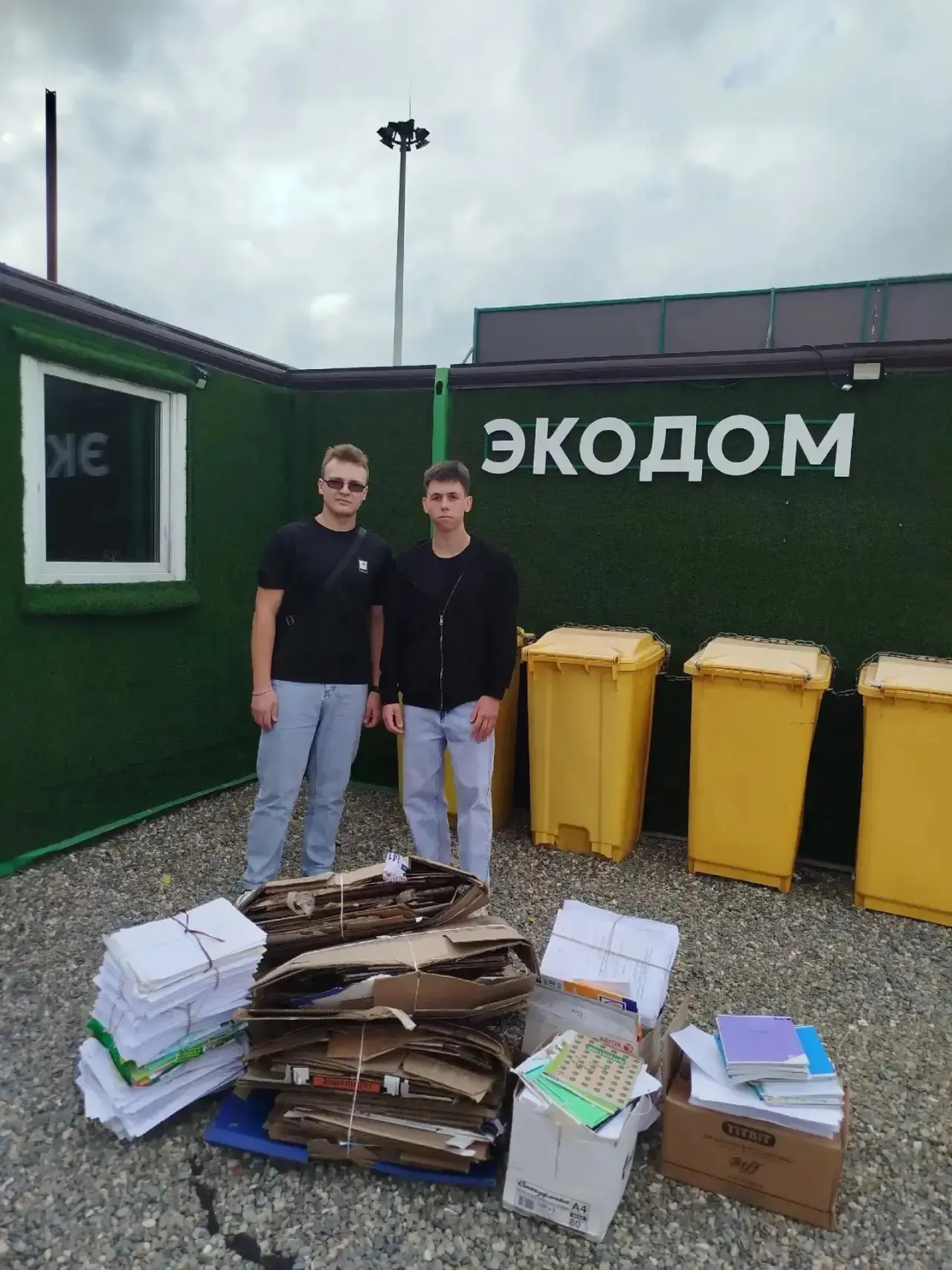 Школы, колледжи и вузы продолжают активно участвовать в проекте «ЭкоТаганрог». Его реал...