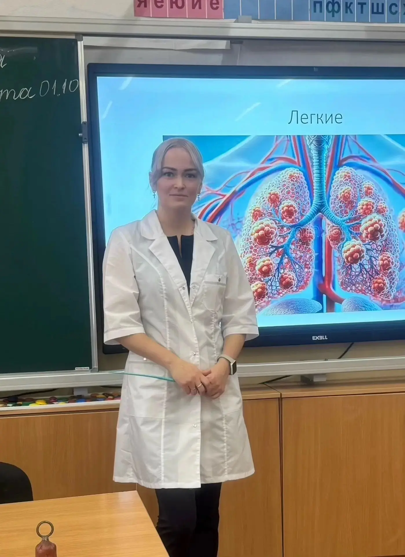 🔥 Врач-бактериолог нашего Центра Елена Голубева помогла школьникам подготовиться к уча...