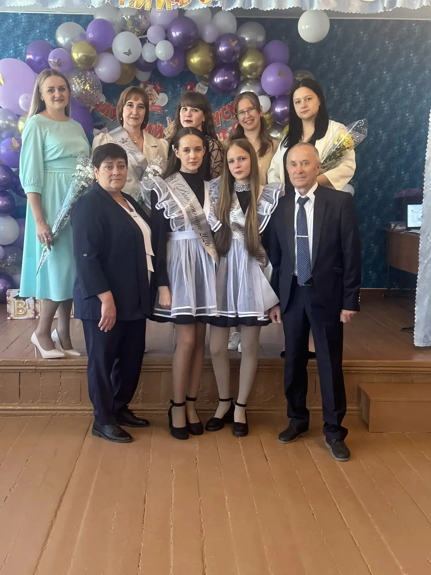 В школе прошла линейка, посвященная празднику «Последний звонок – 2026» 🎓🔔