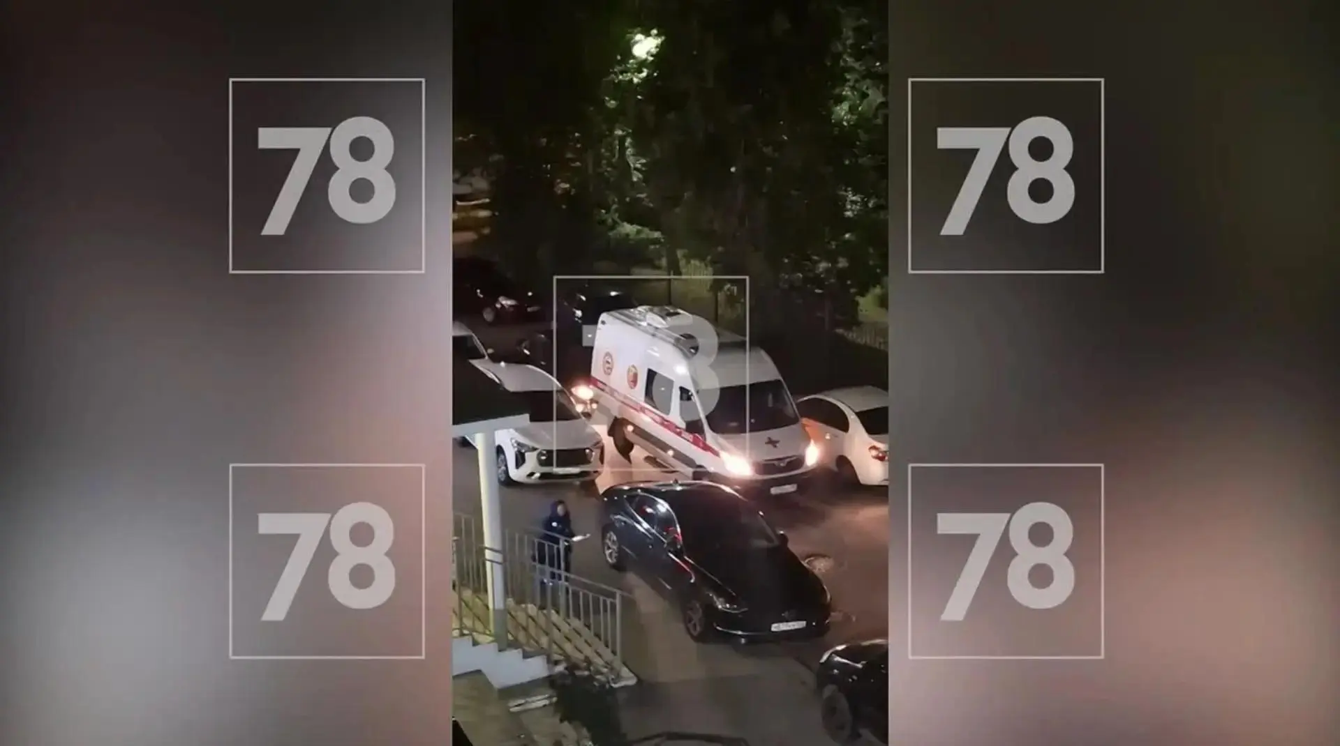 Мужчина открыл стрельбу по машине скорой помощи в Шушарах

По словам очевидца, водитель черного Chev