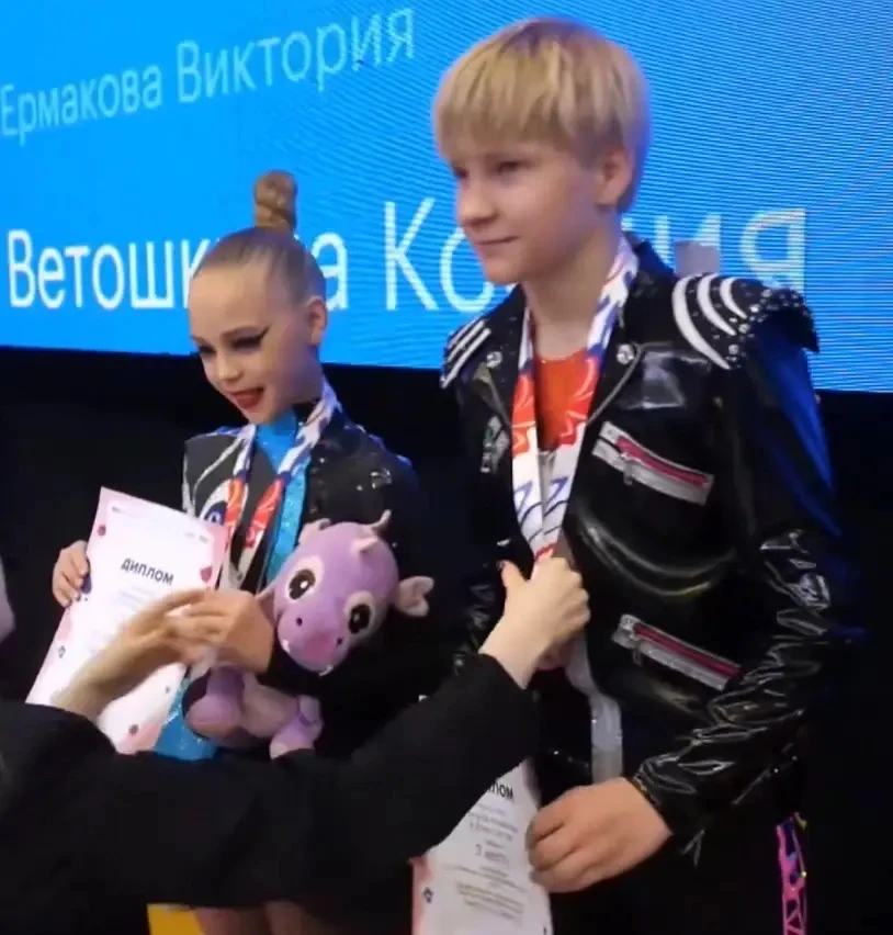 💫ГОРДИМСЯ НАШИМИ УЧАЩИМИСЯ💫  Поздравляем ученика 7А класса Петрова Арсентия! В паре с Евой Язвецовой